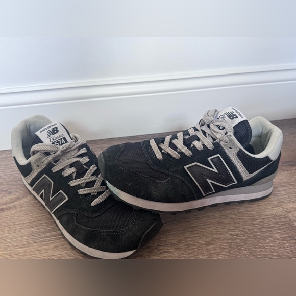 New Balance 574s 9.5 - Picture 1 of 2
